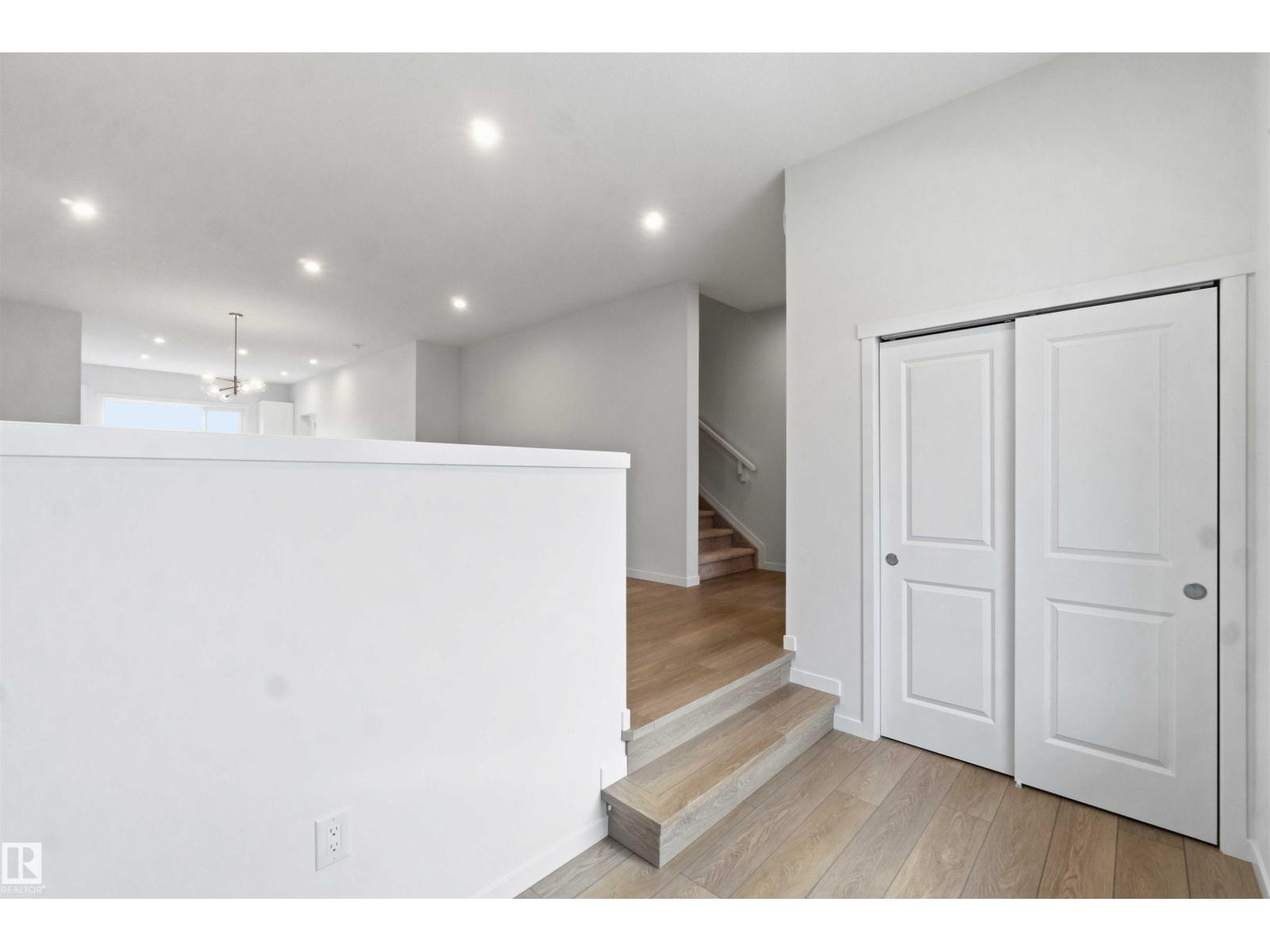 1086 Mcleod Av Property Photo 6