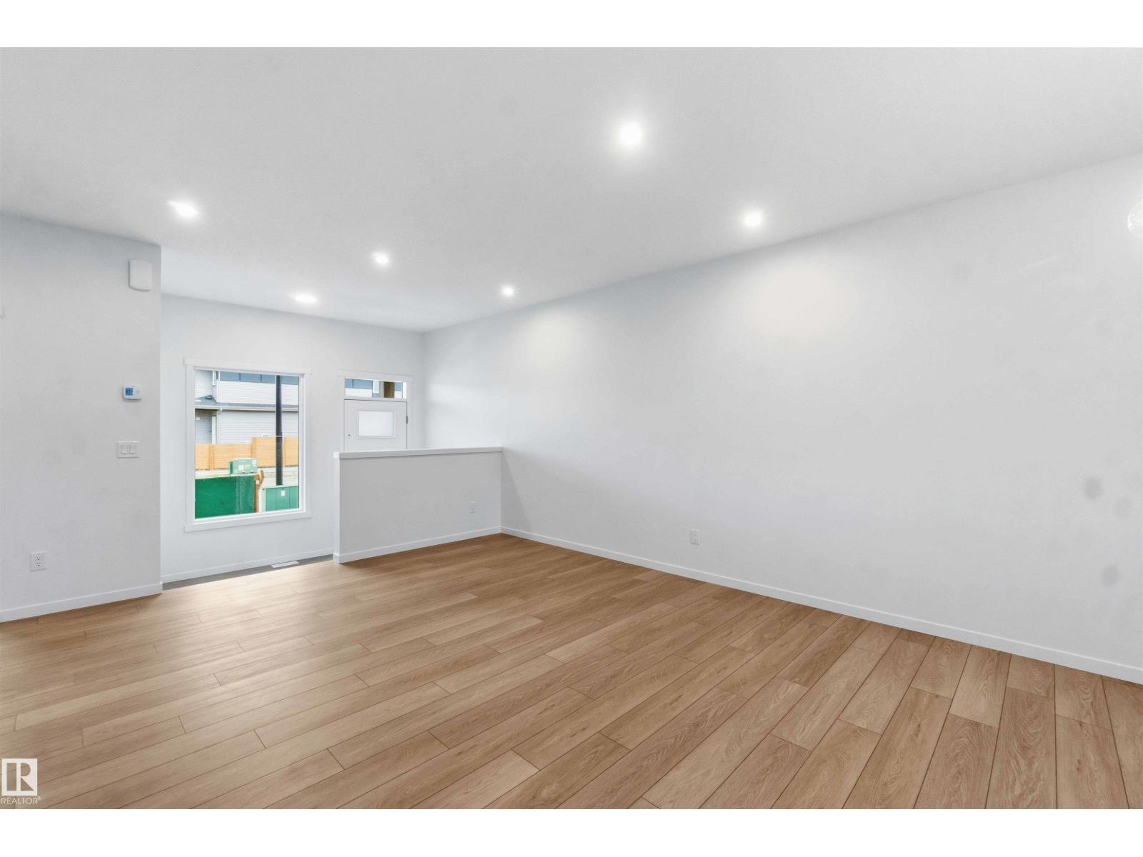 1086 Mcleod Av Property Photo 11