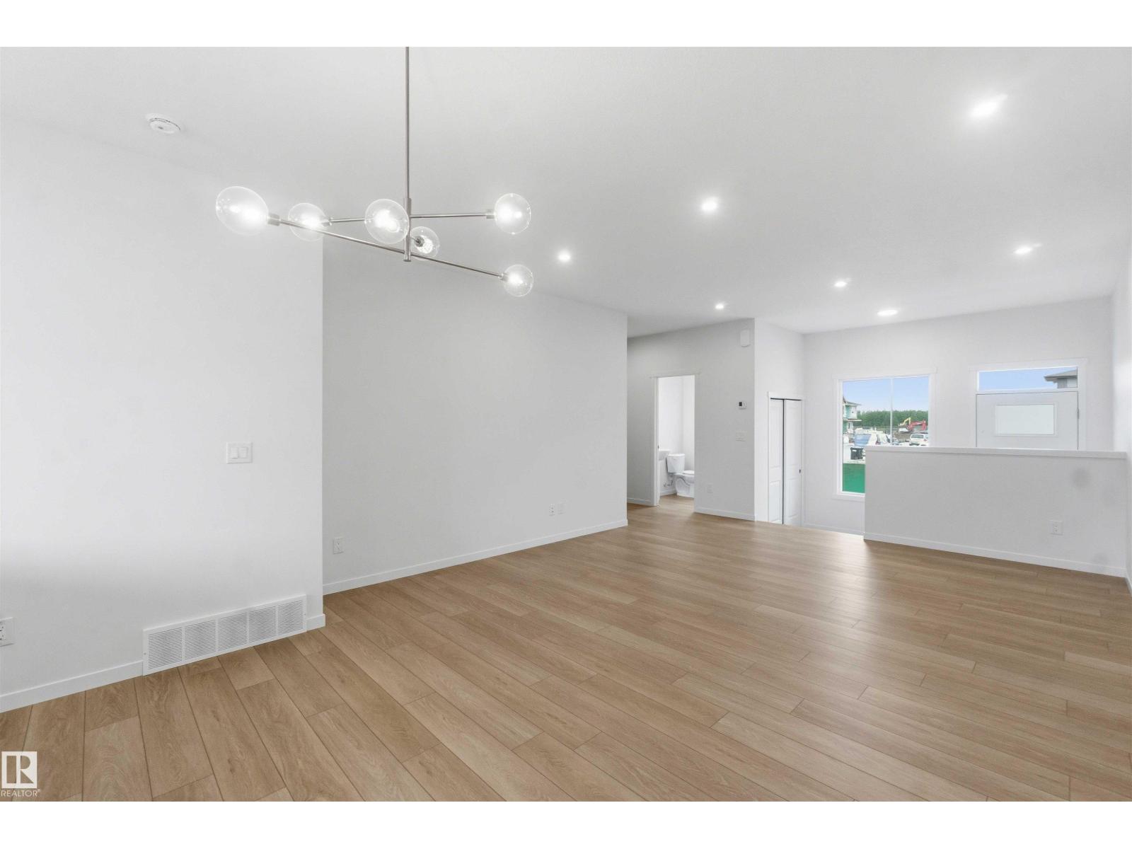 1086 Mcleod Av Property Photo 12