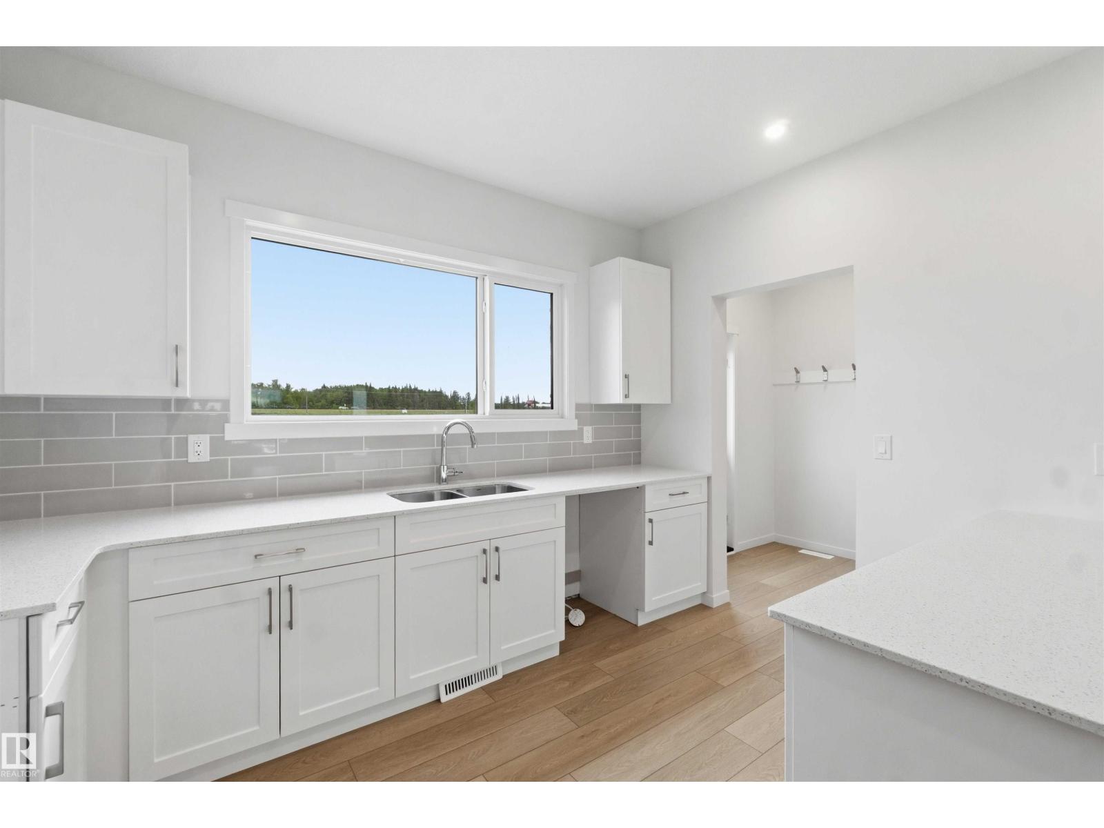 1086 Mcleod Av Property Photo 16