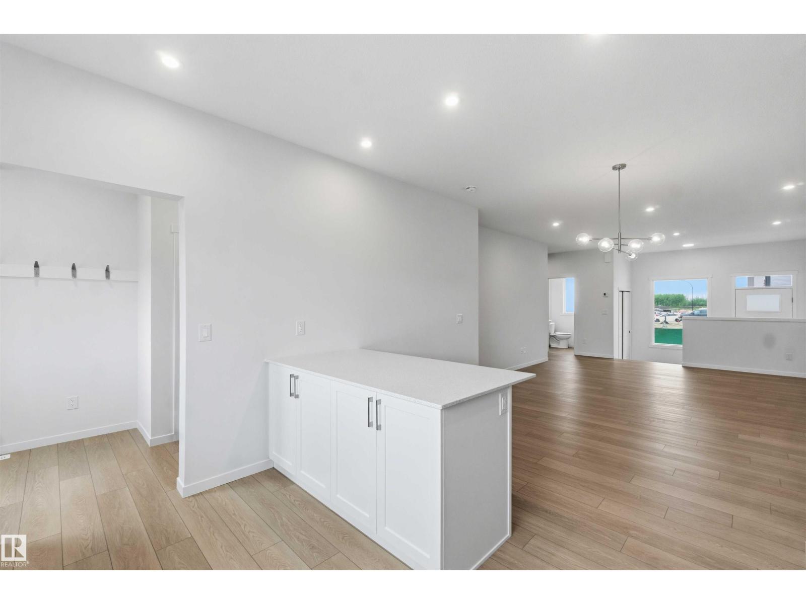 1086 Mcleod Av Property Photo 17