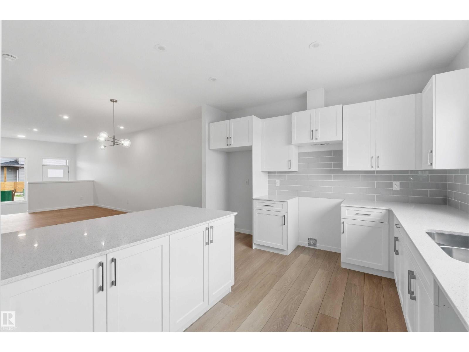 1086 Mcleod Av Property Photo 18