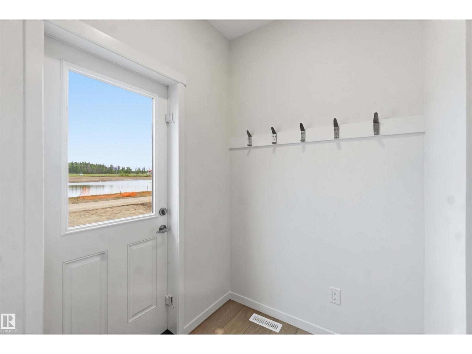 1086 Mcleod Av Property Photo 32