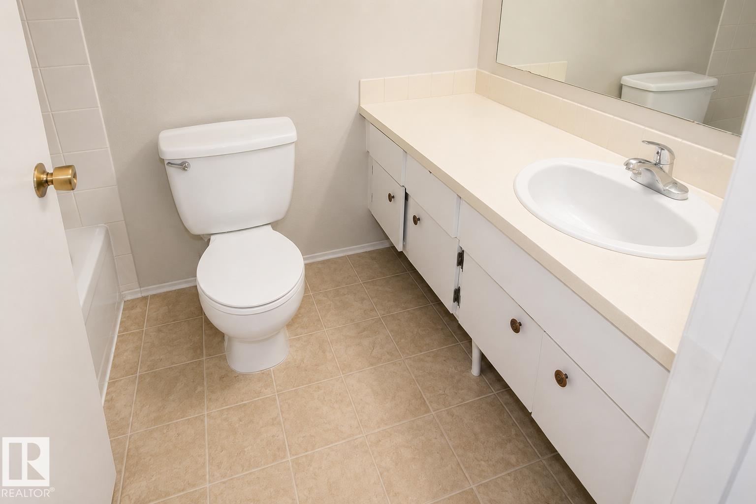 #223 5125 Riverbend Rd Nw Property Photo 4