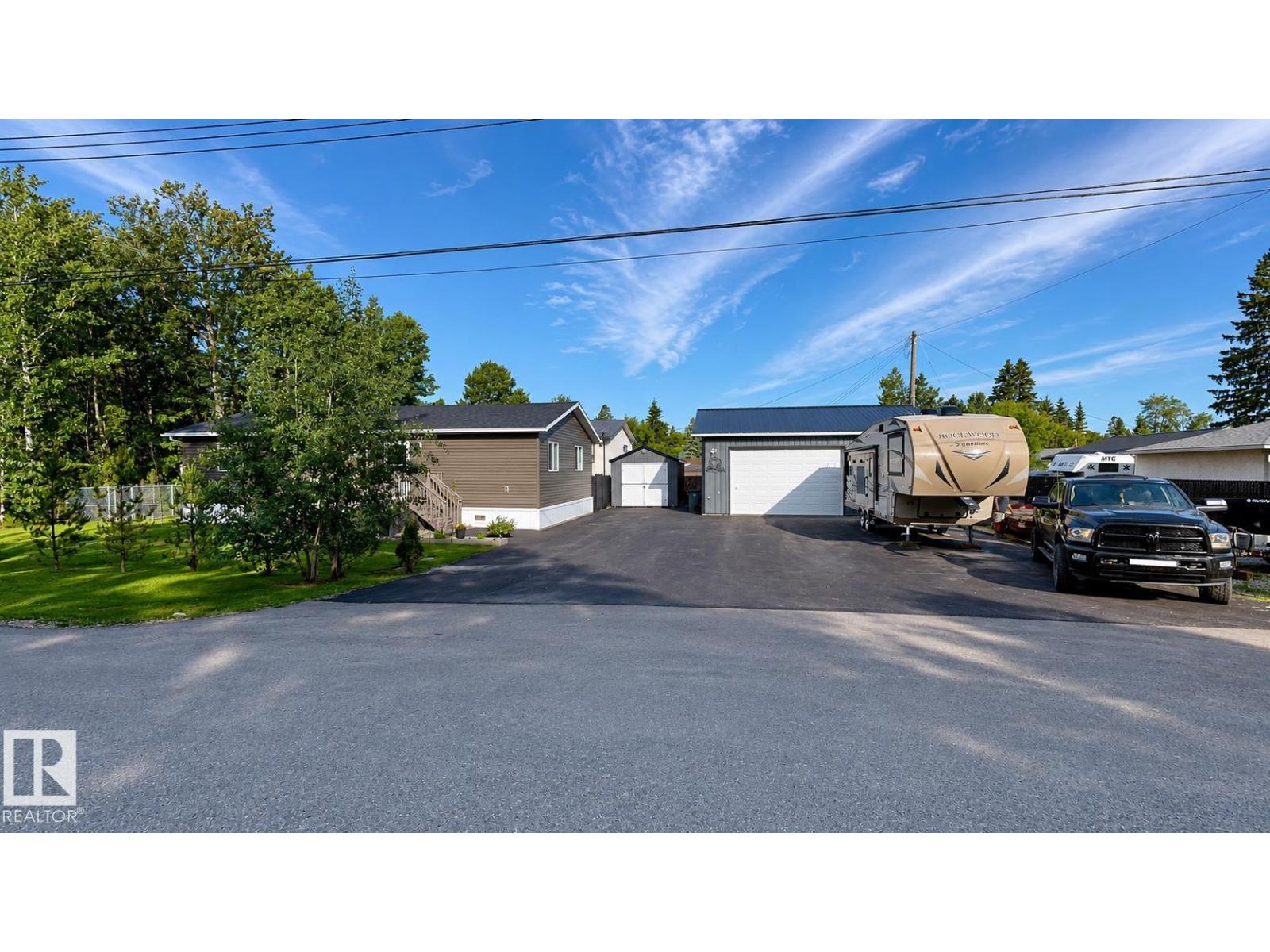 4707 52A ST Property Photo 1
