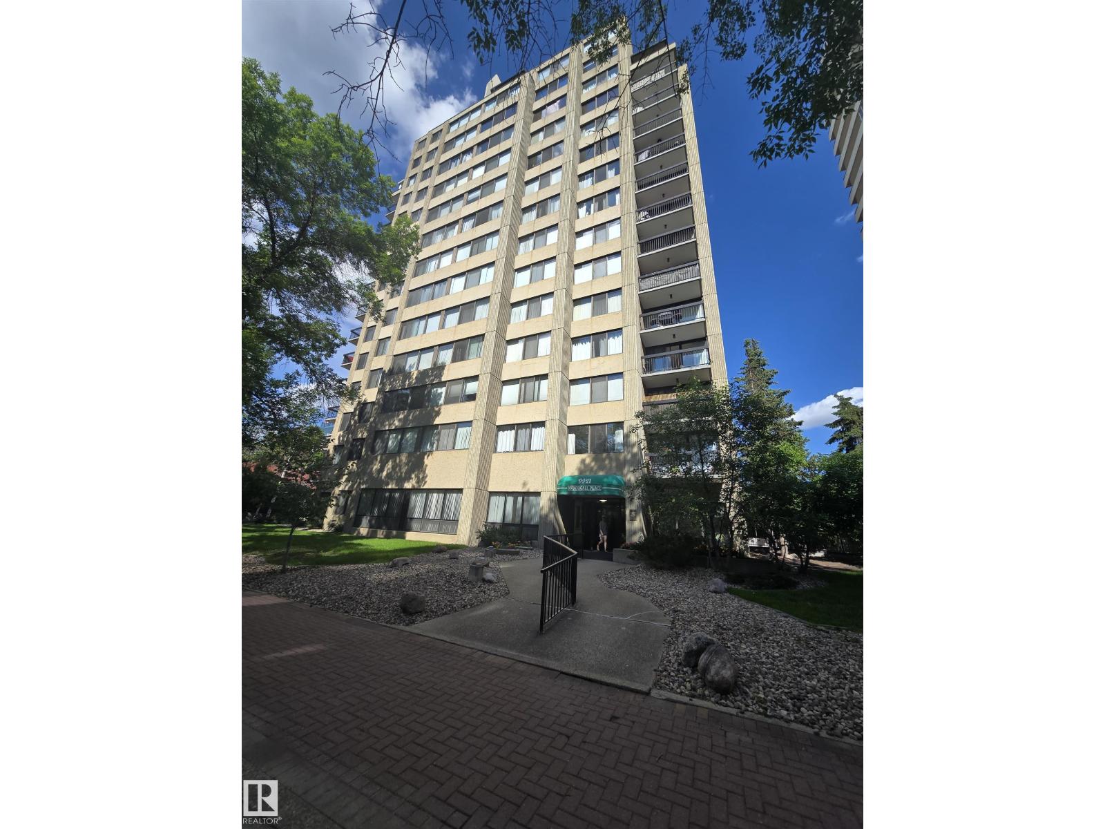 #1204 9921 104 ST NW