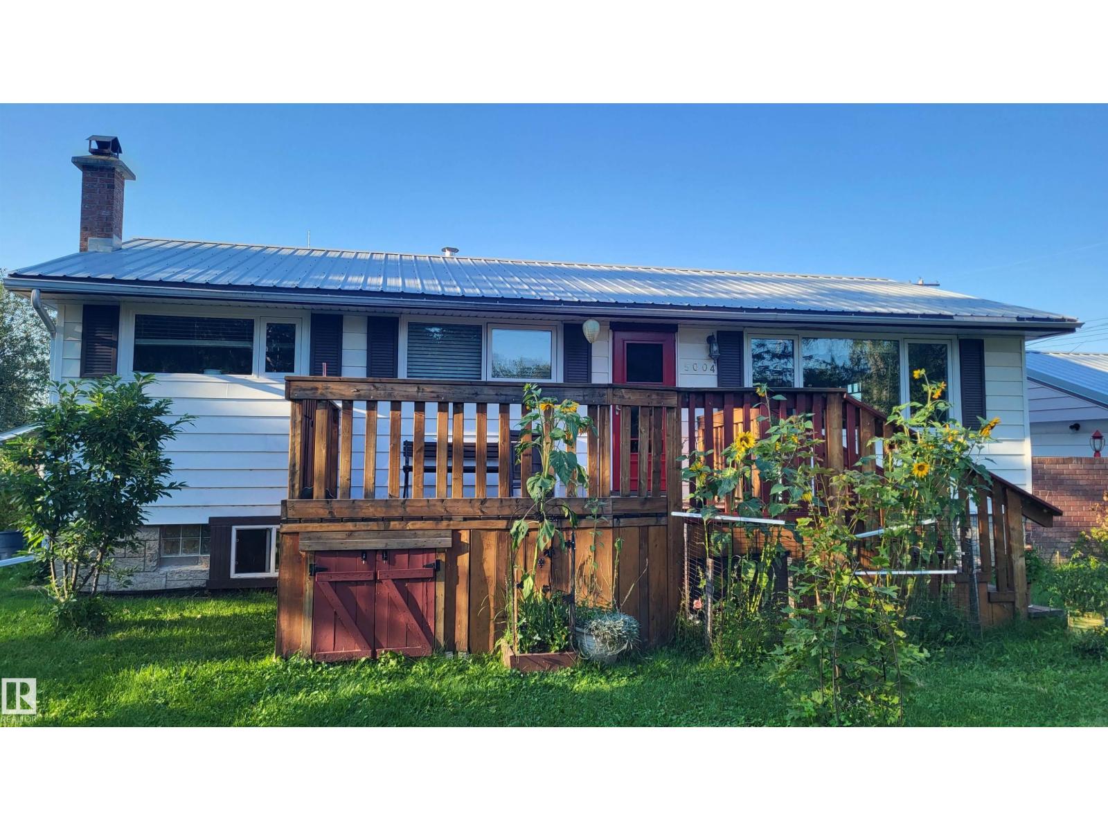 5004 50 Av Property Photo 1