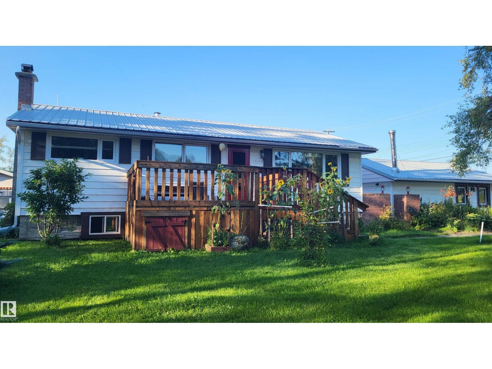 5004 50 Av Property Photo 11