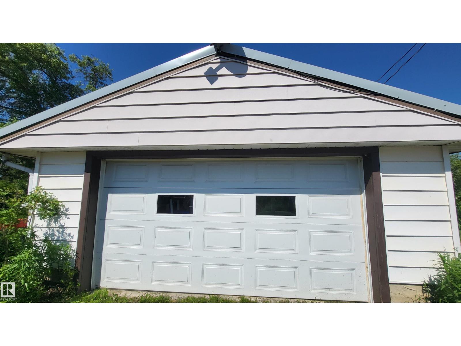 5004 50 Av Property Photo 15