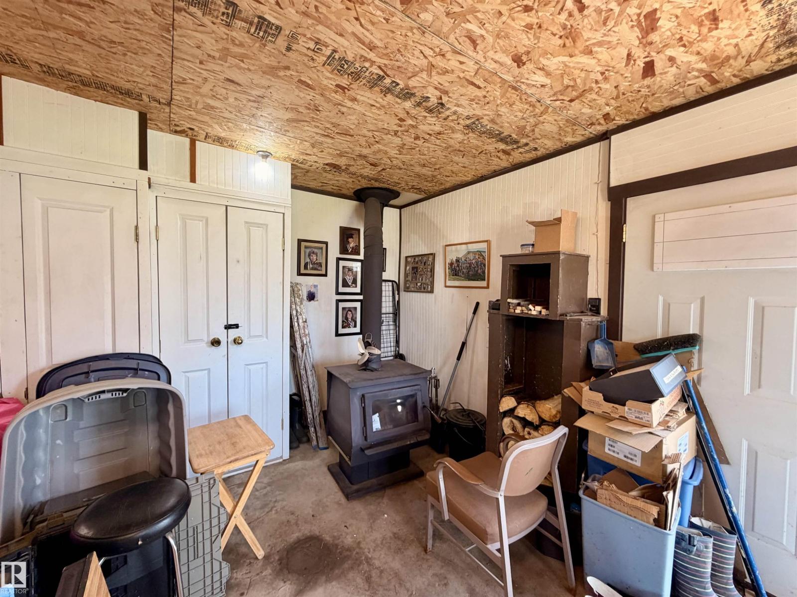 5004 50 Av Property Photo 16