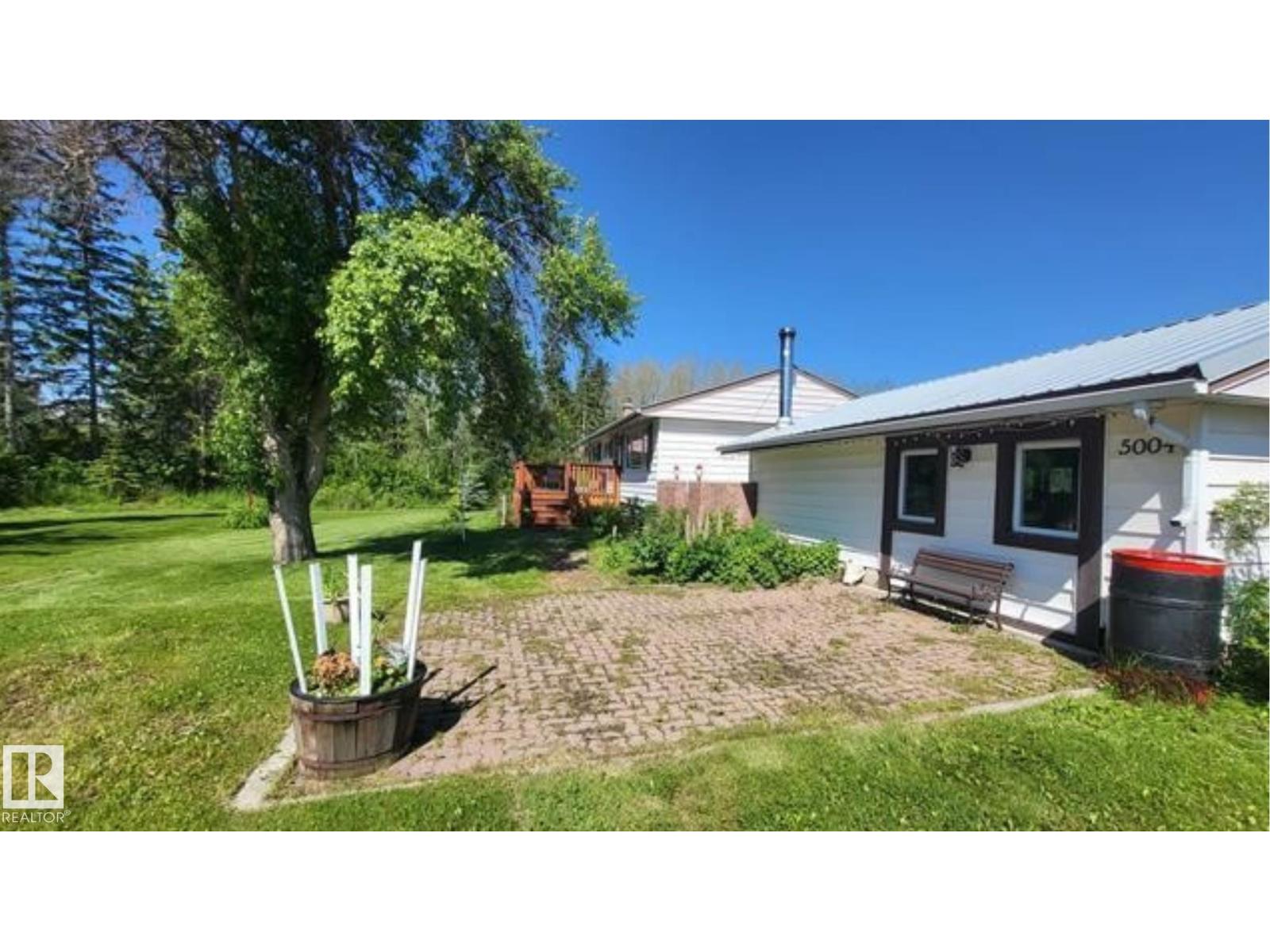 5004 50 Av Property Photo 17