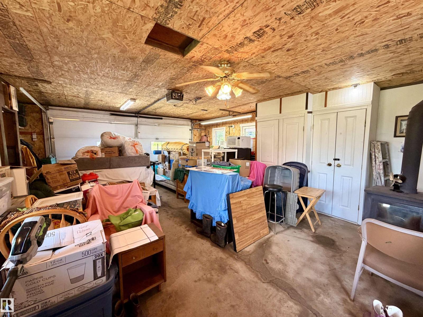 5004 50 Av Property Photo 18
