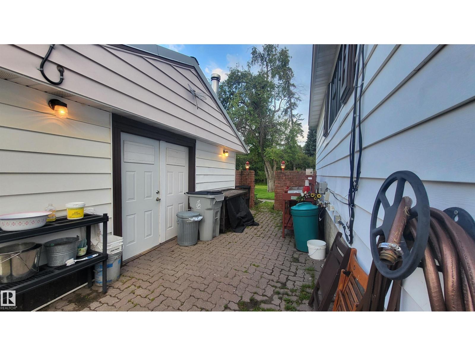 5004 50 Av Property Photo 20