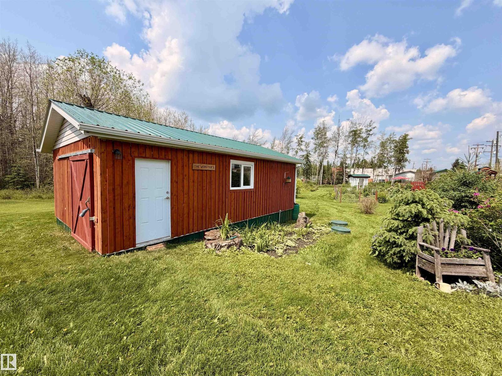 5004 50 Av Property Photo 21