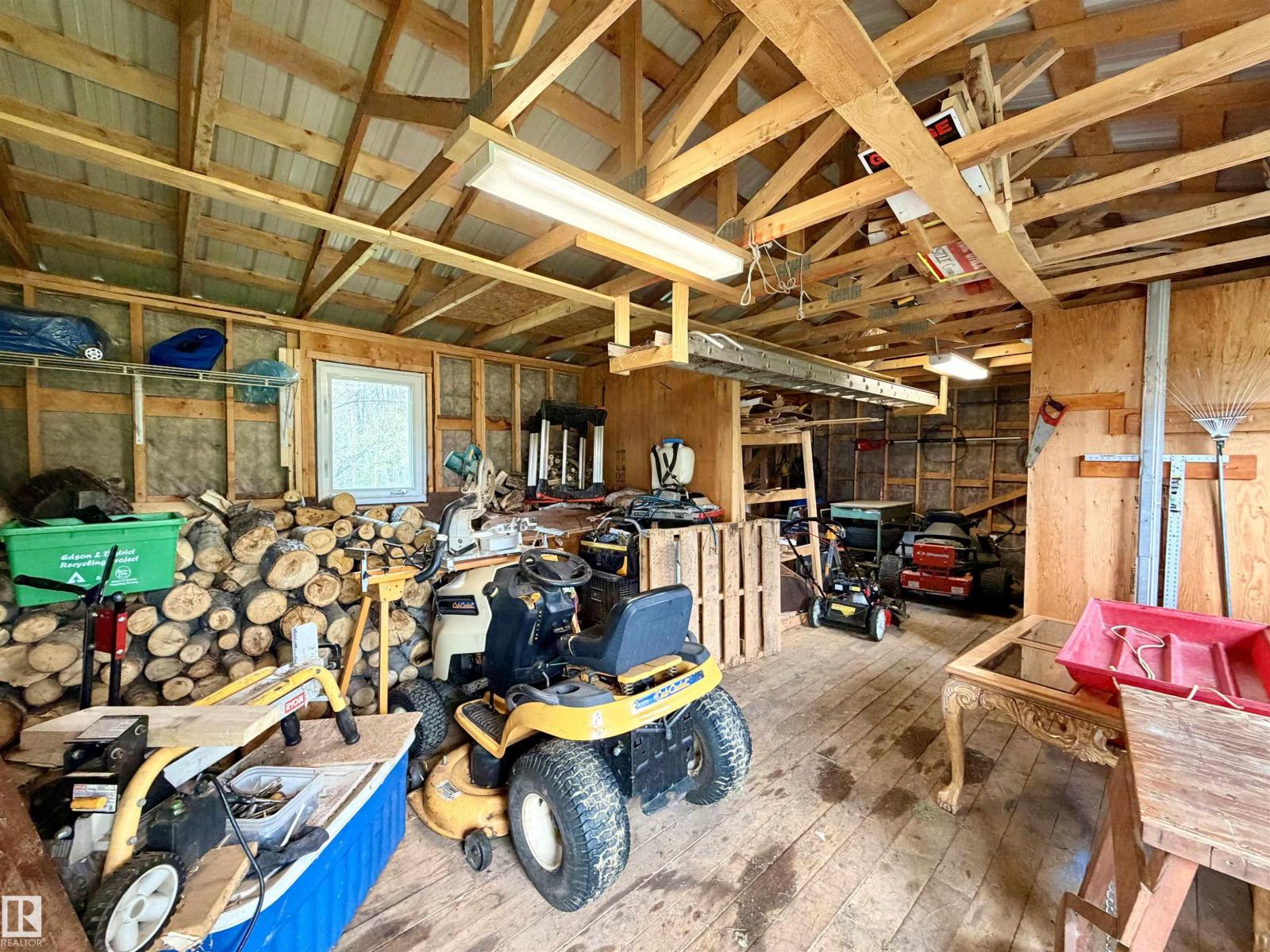 5004 50 Av Property Photo 22