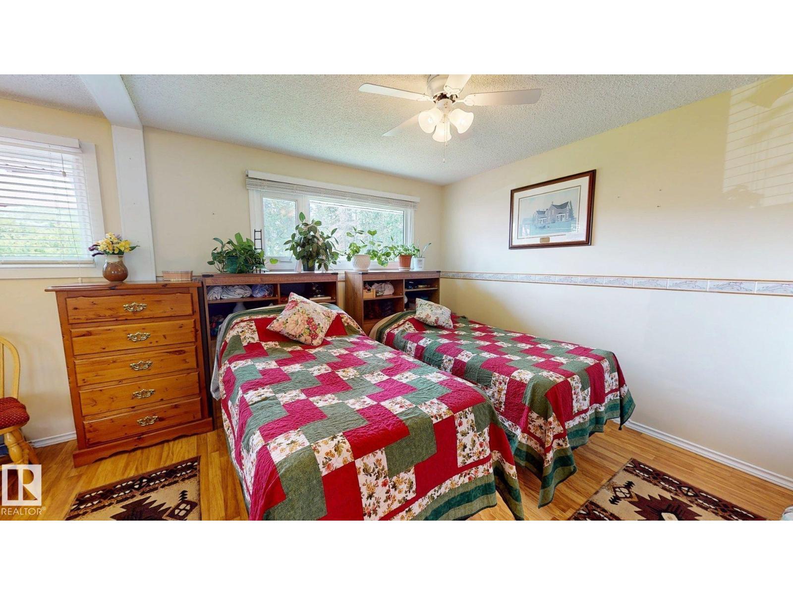 5004 50 Av Property Photo 27