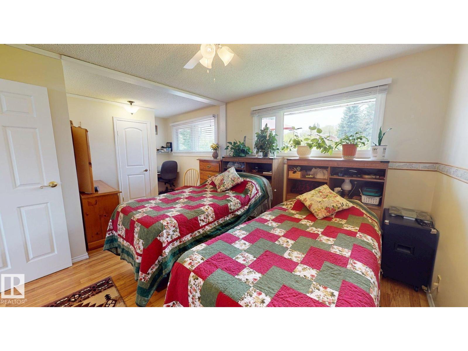 5004 50 Av Property Photo 28