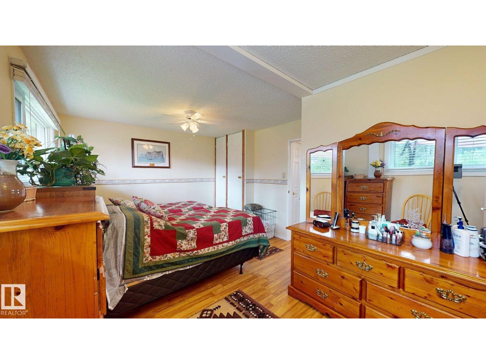 5004 50 Av Property Photo 29