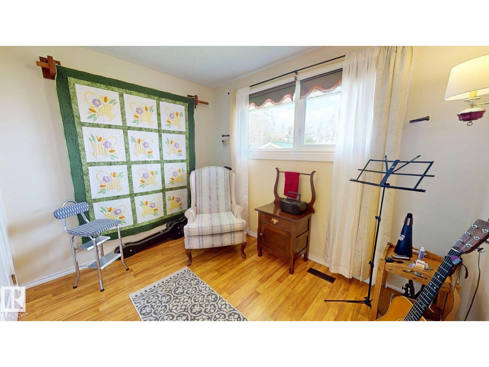5004 50 Av Property Photo 31
