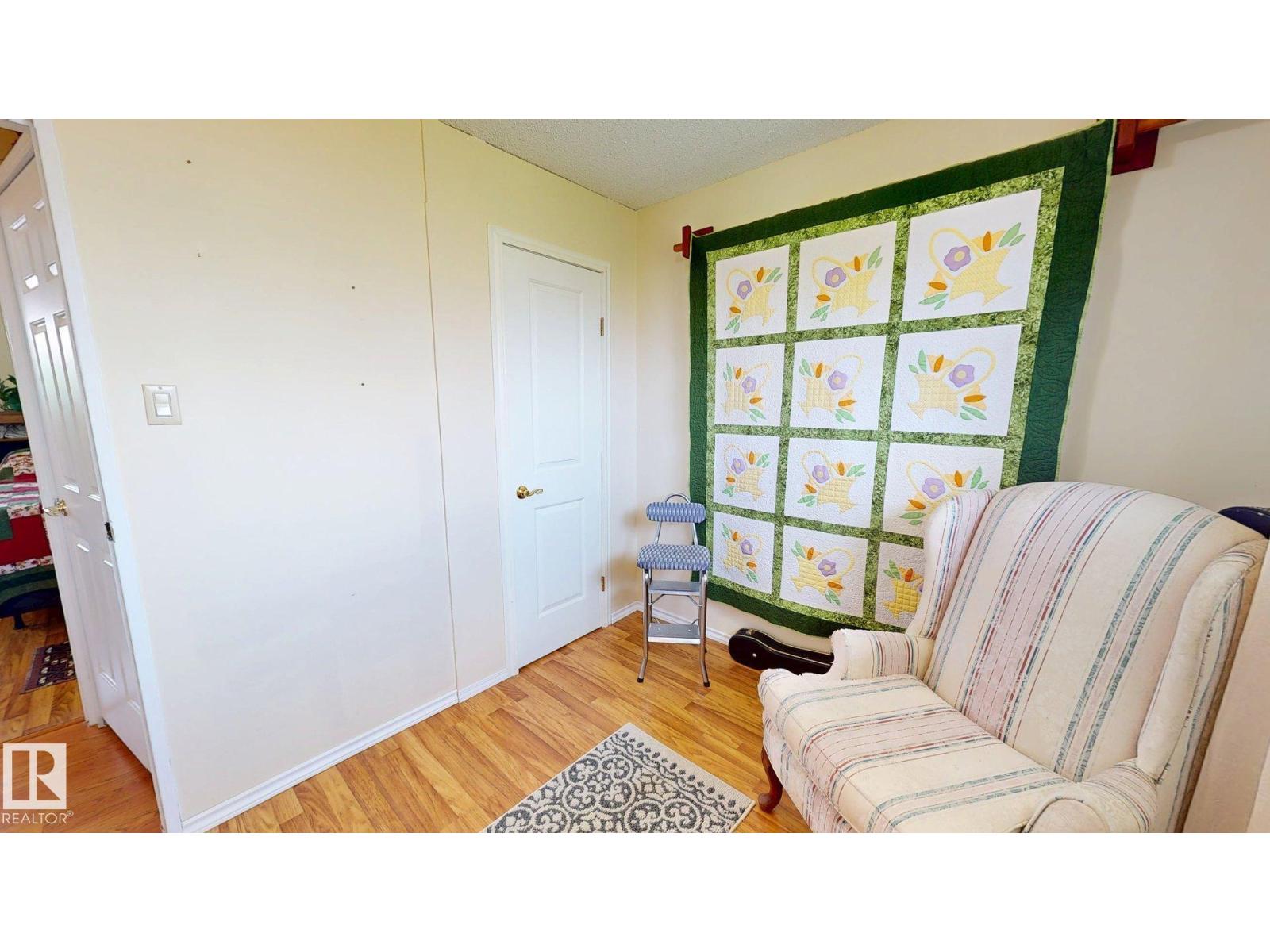 5004 50 Av Property Photo 32