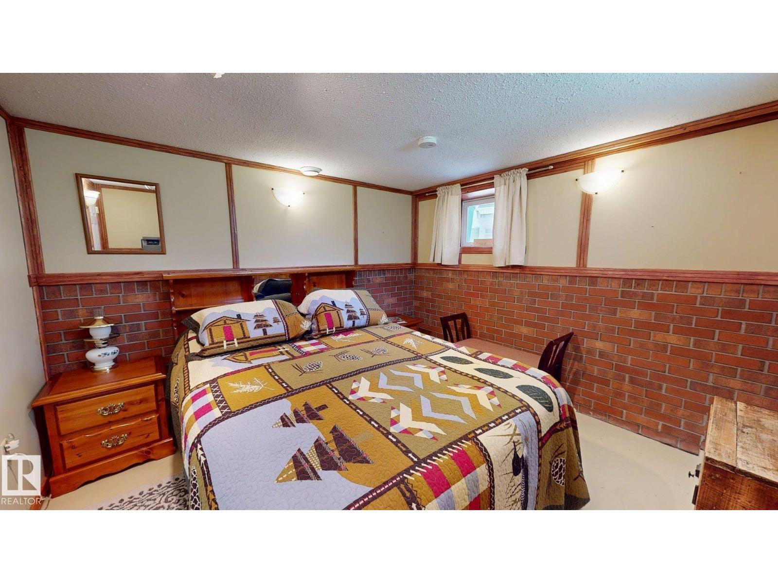 5004 50 Av Property Photo 34