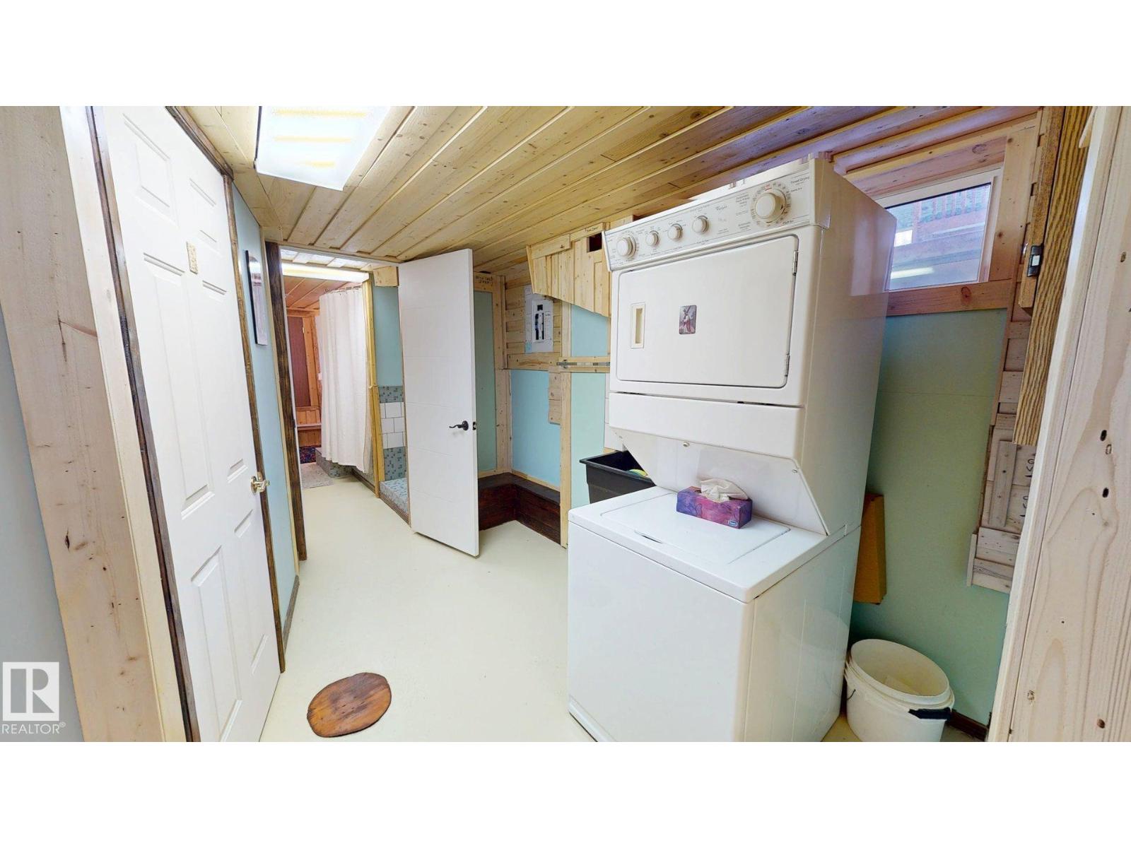 5004 50 Av Property Photo 36