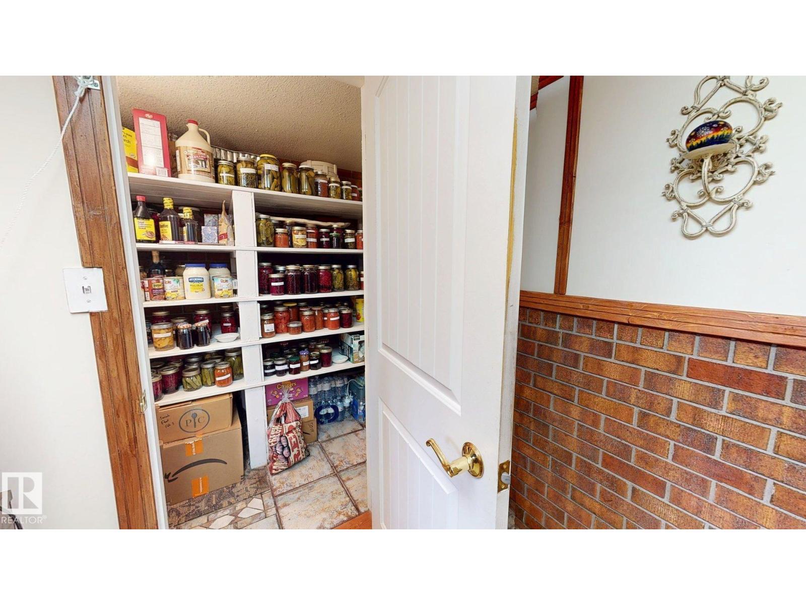 5004 50 Av Property Photo 39