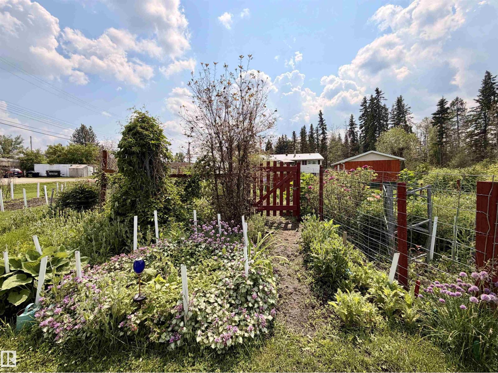 5004 50 Av Property Photo 45