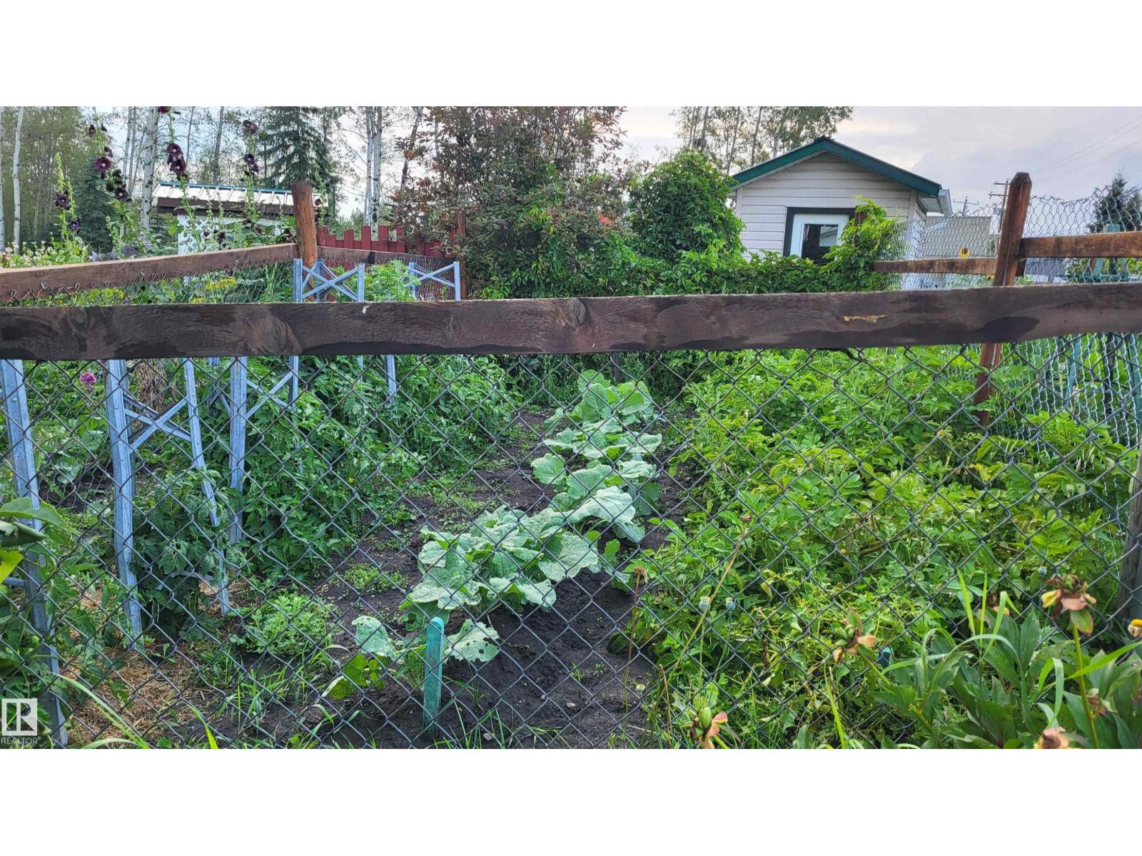 5004 50 Av Property Photo 46