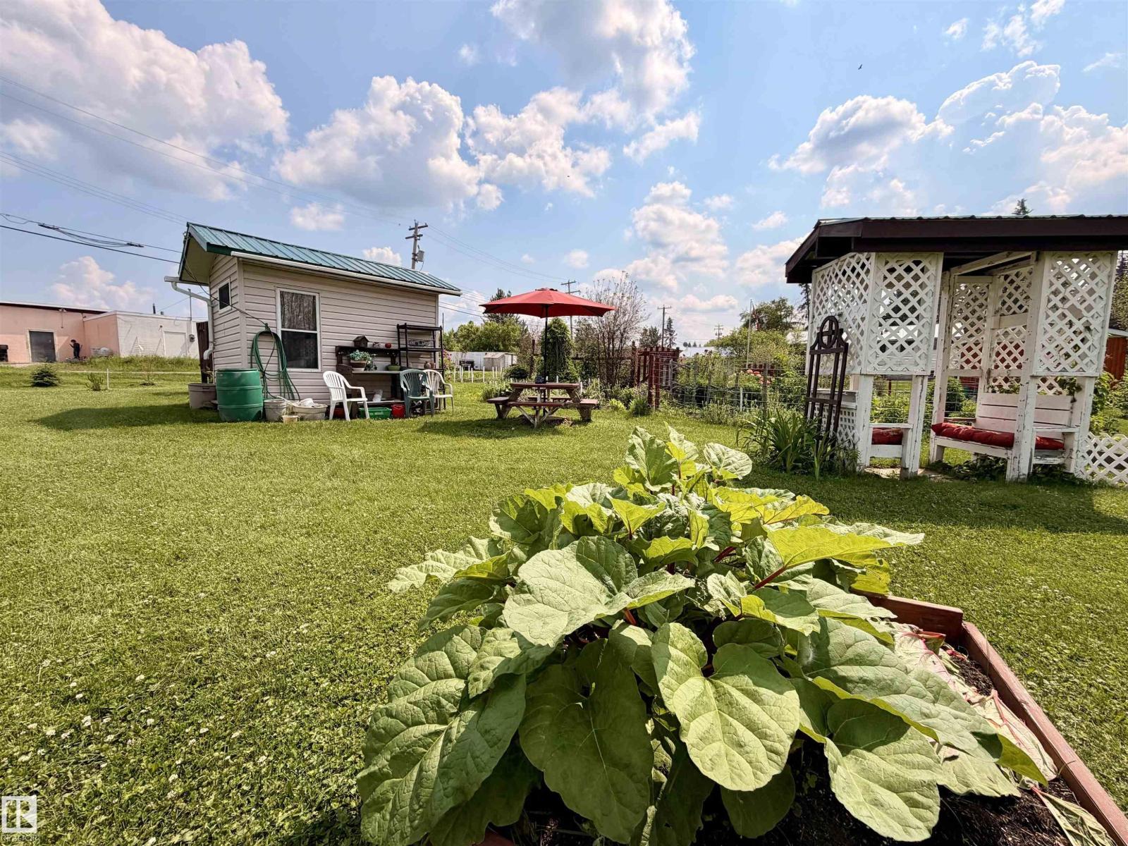 5004 50 Av Property Photo 47
