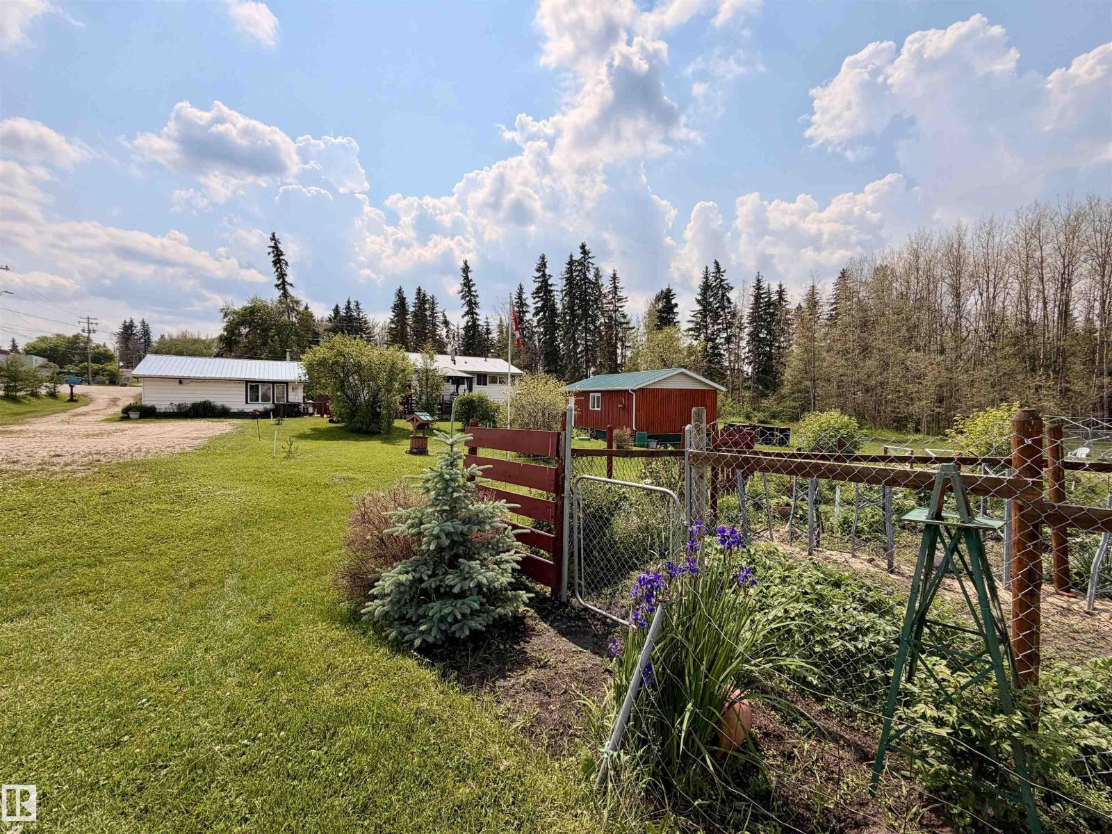 5004 50 Av Property Photo 49