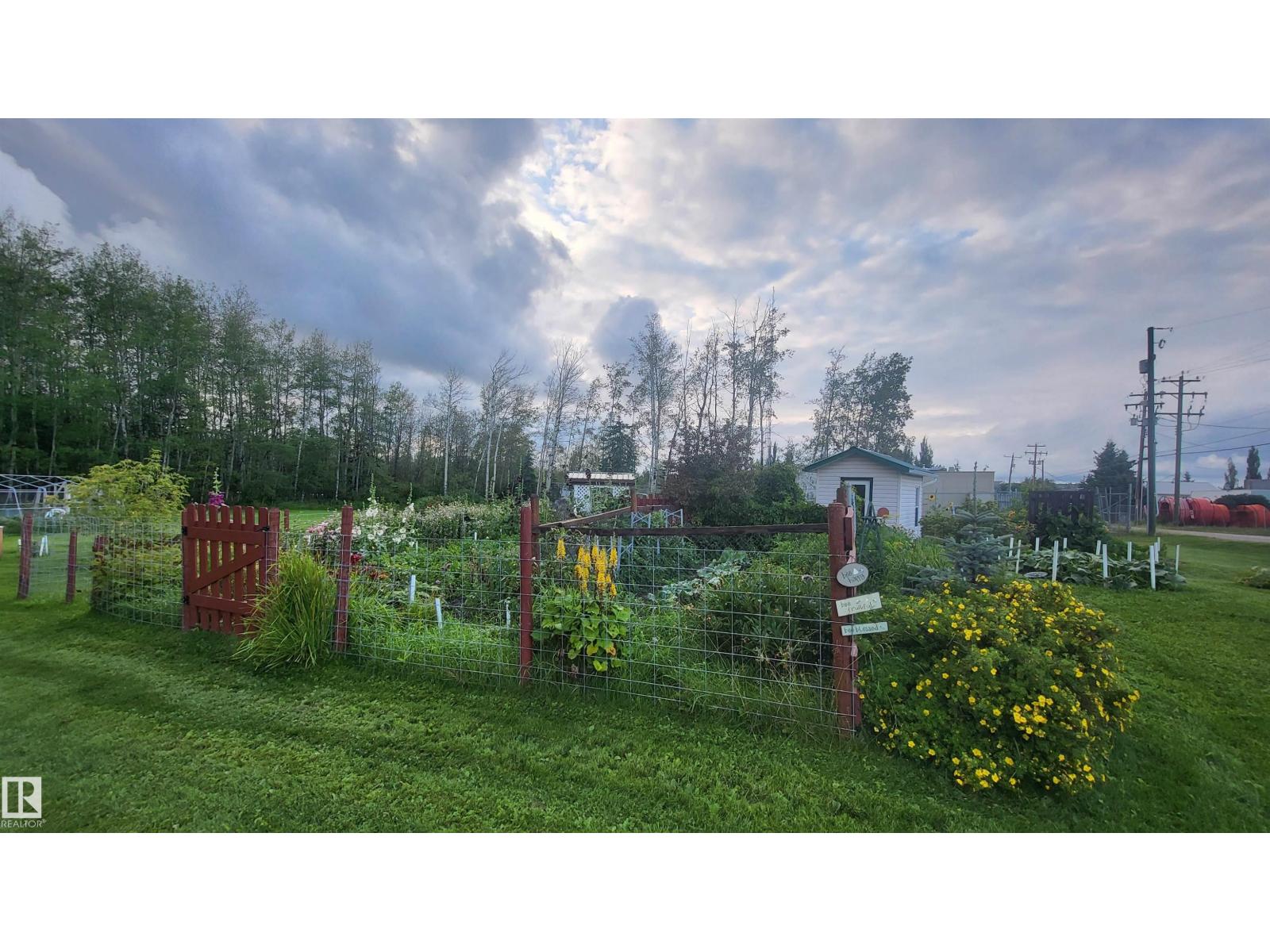 5004 50 Av Property Photo 50