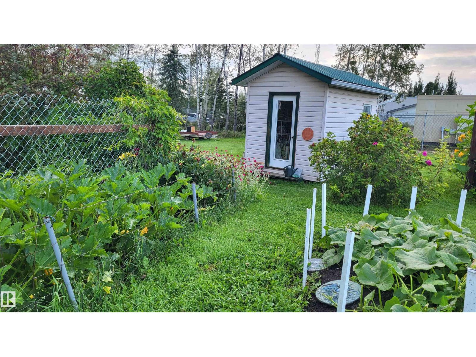 5004 50 Av Property Photo 51