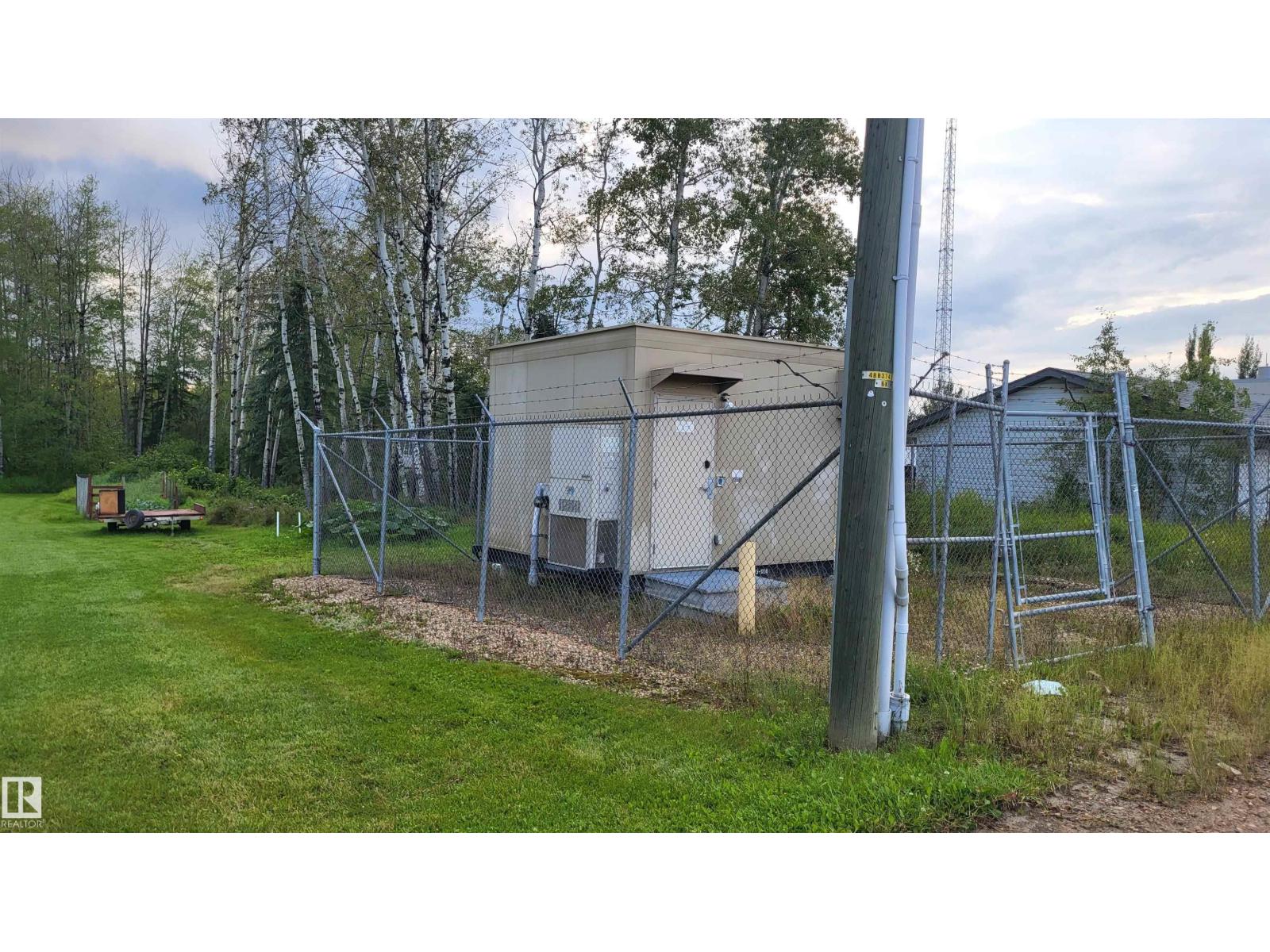 5004 50 Av Property Photo 56