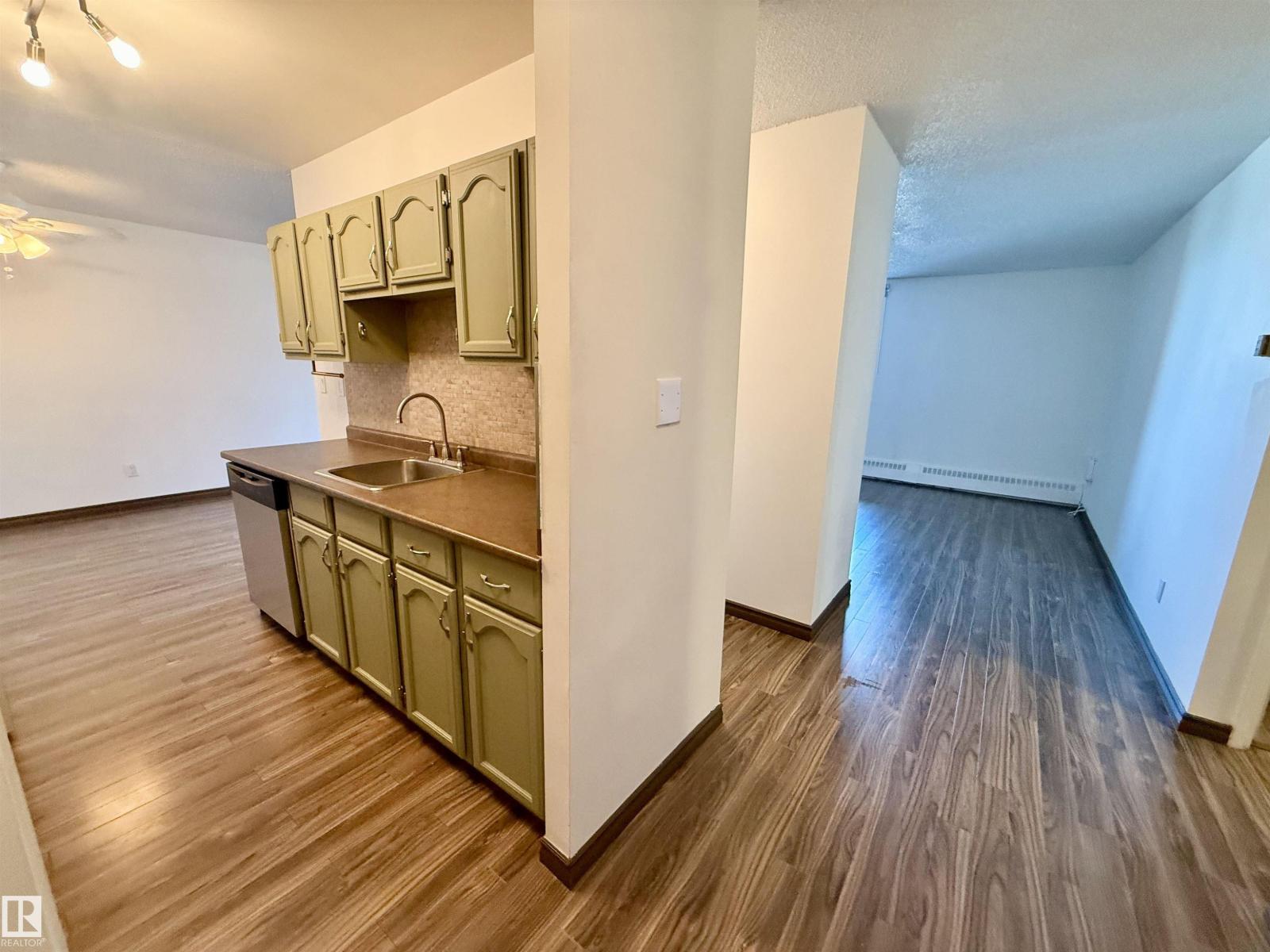 #409 10145 109 St Nw Property Photo 11