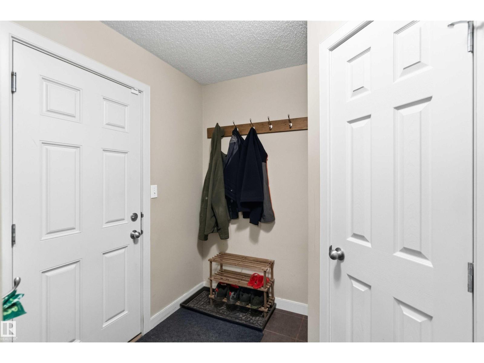 20032 131 Av Nw Property Photo 9
