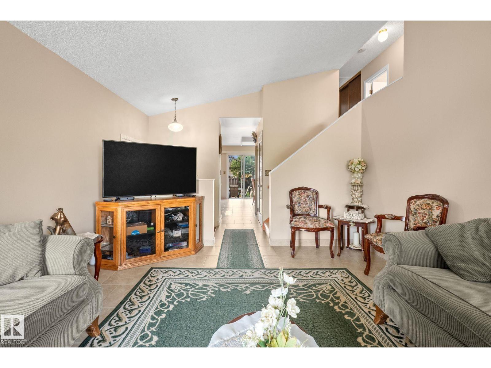 18126 98 Av Nw Property Photo 2