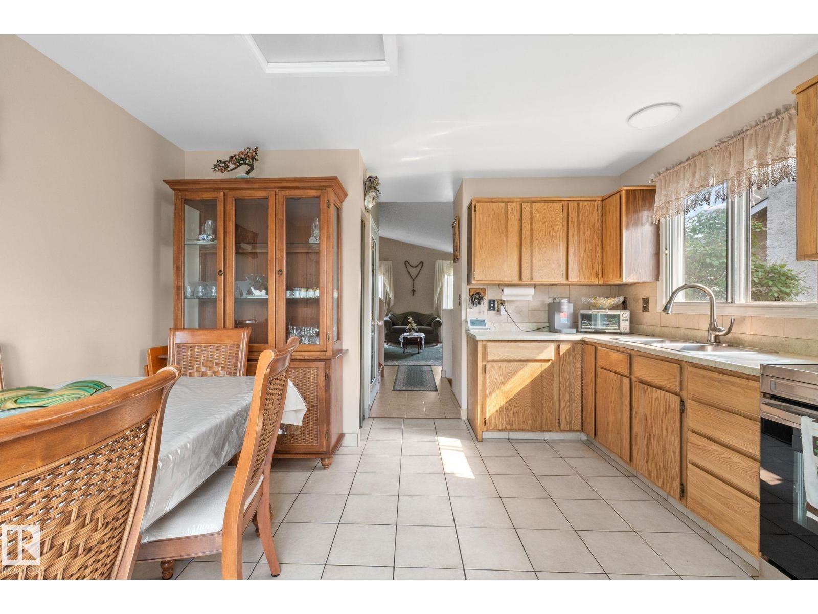 18126 98 Av Nw Property Photo 11