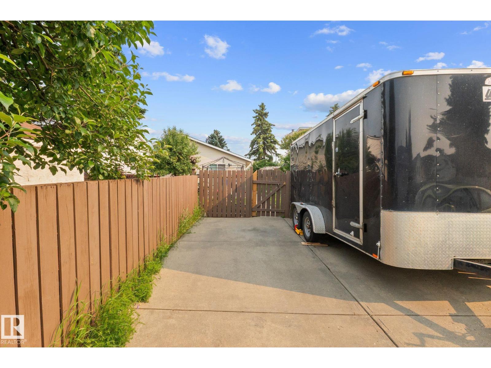 18126 98 Av Nw Property Photo 18