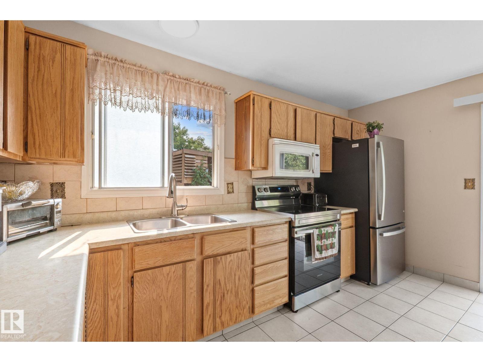 18126 98 Av Nw Property Photo 24