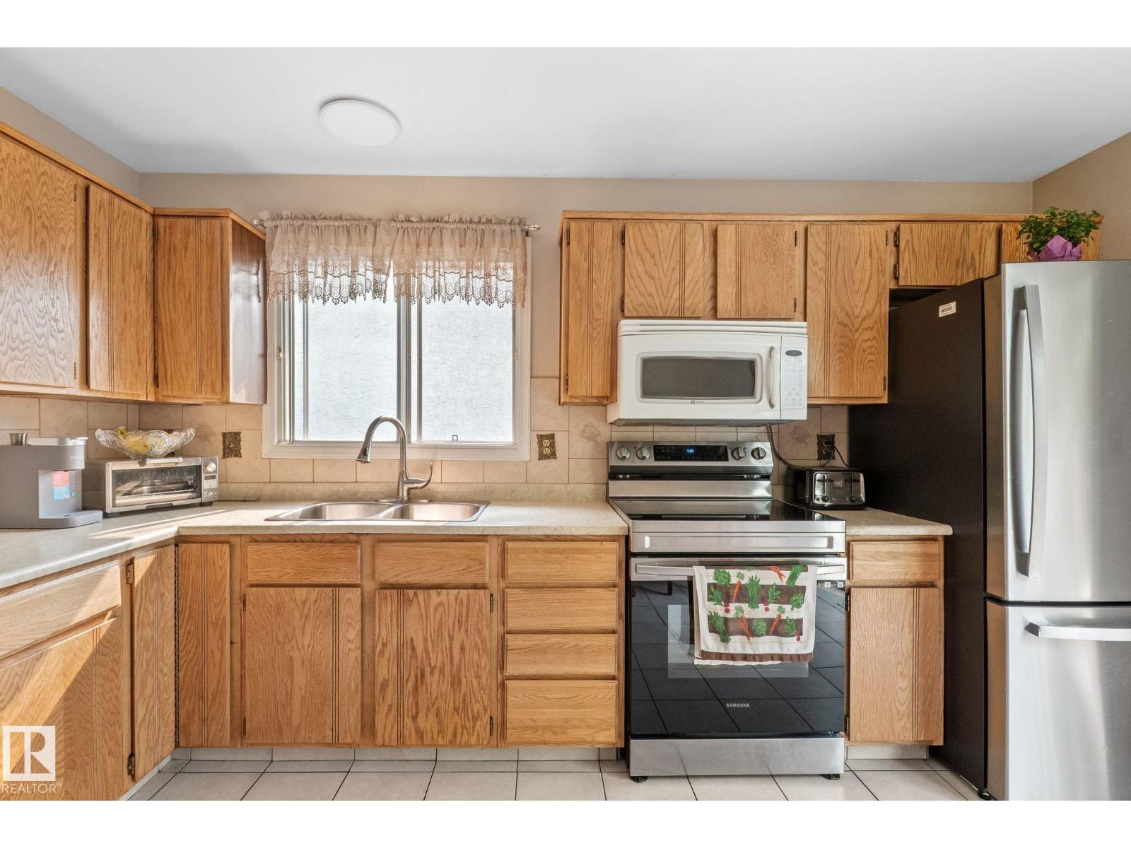 18126 98 Av Nw Property Photo 25