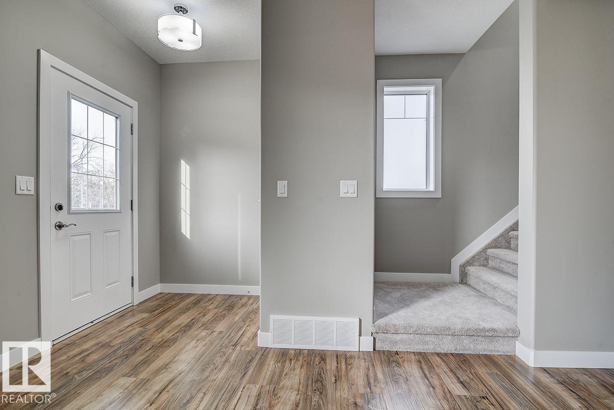 10359 149 St Nw Property Photo 2