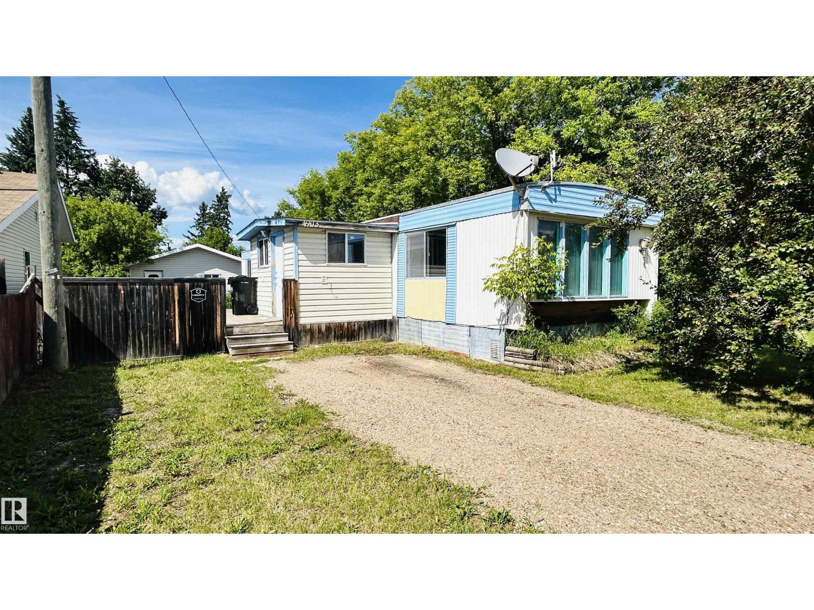 4903 48 AV Property Photo 1