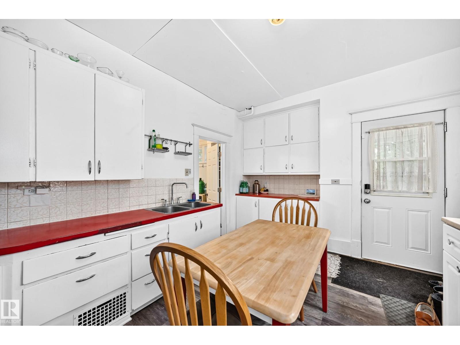 8630 108a St Nw Property Photo 11