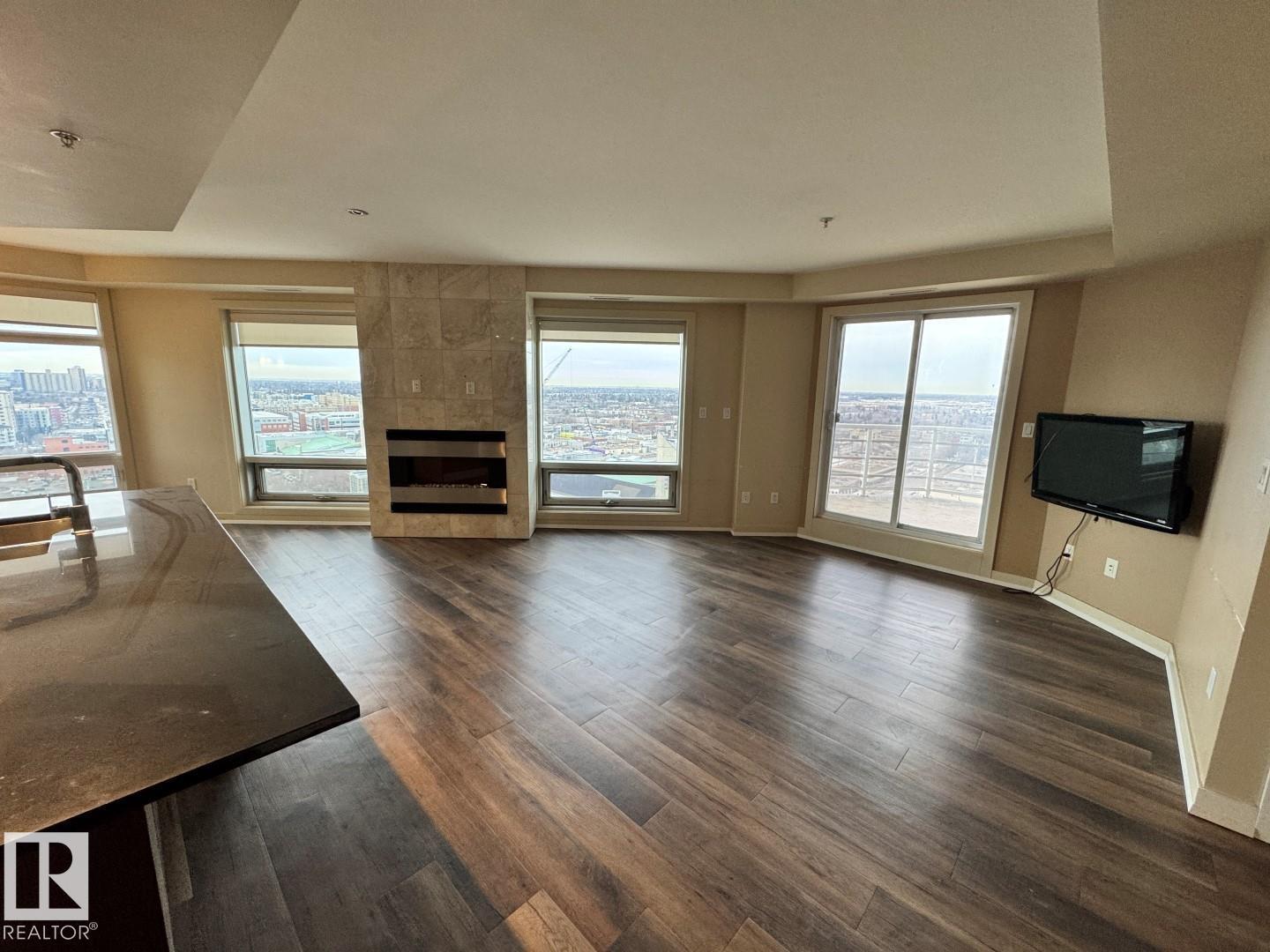 #1804 10388 105 St Nw Property Photo 2