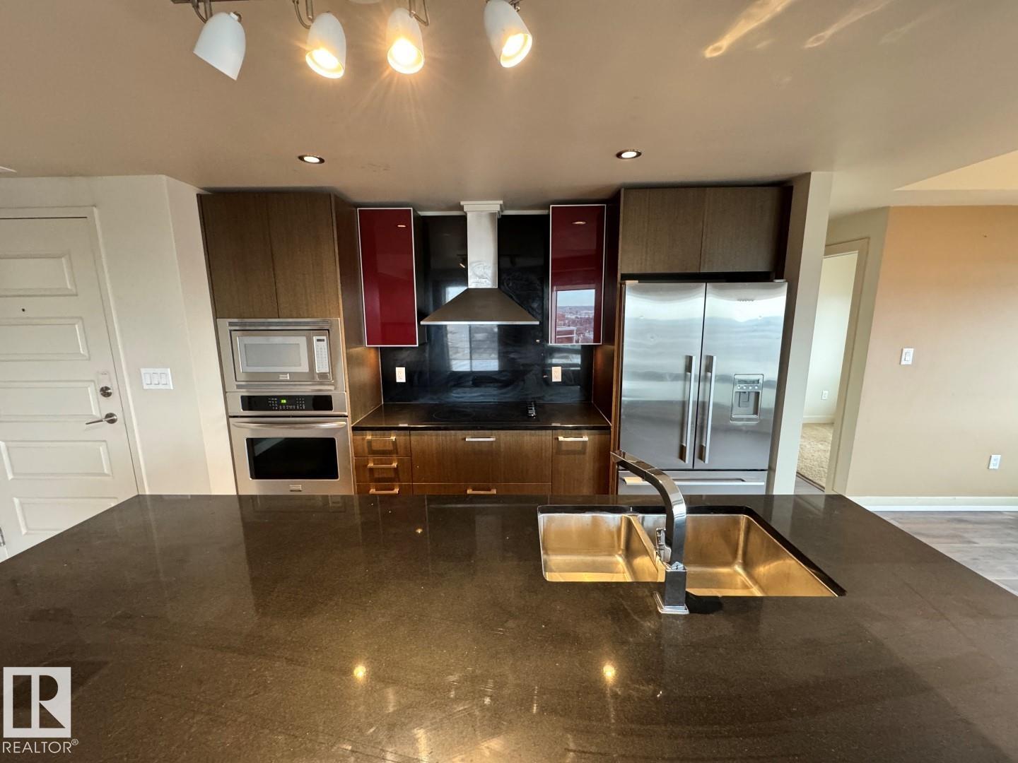 #1804 10388 105 St Nw Property Photo 6