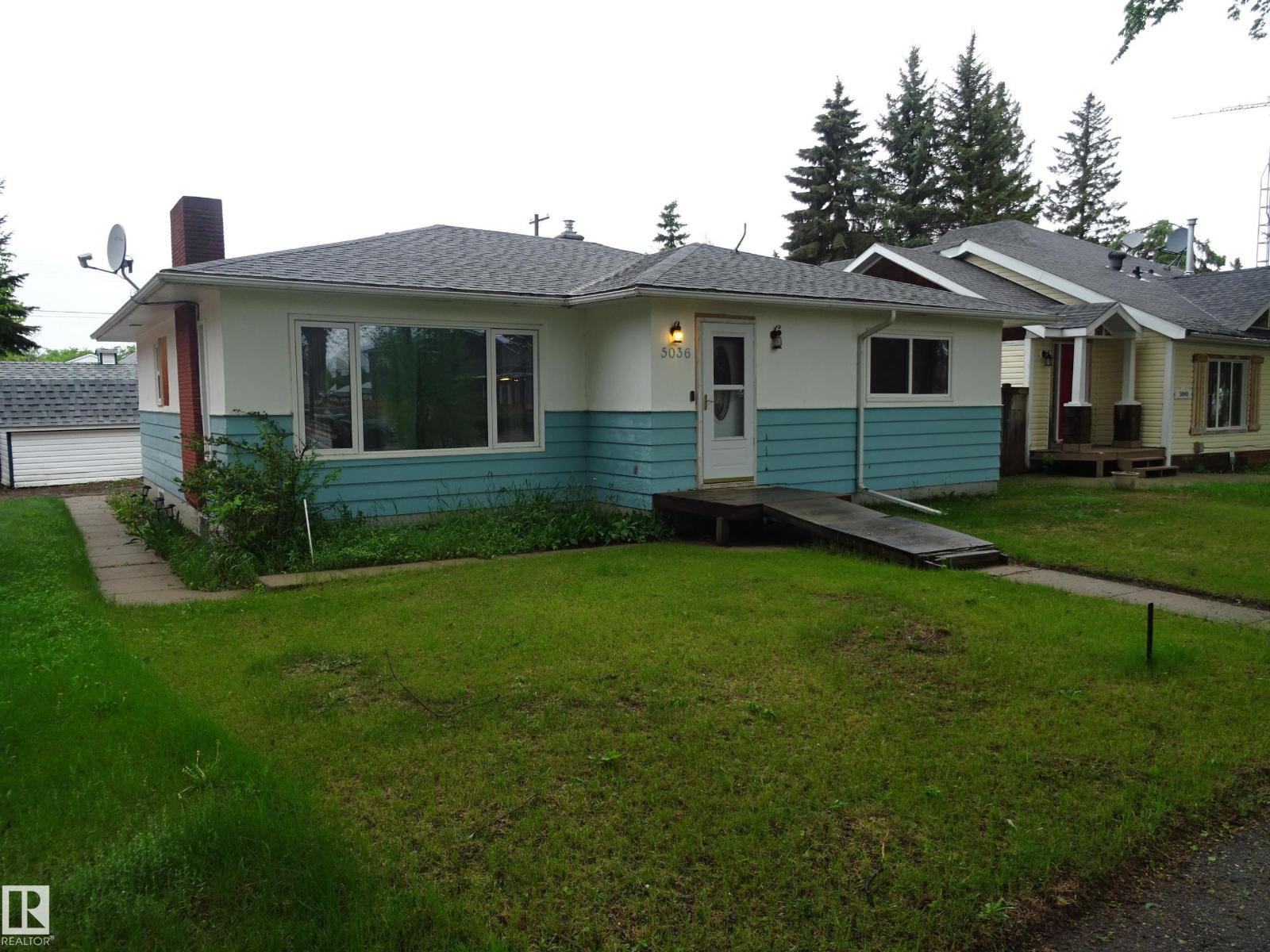 5036 52 St Property Photo 1