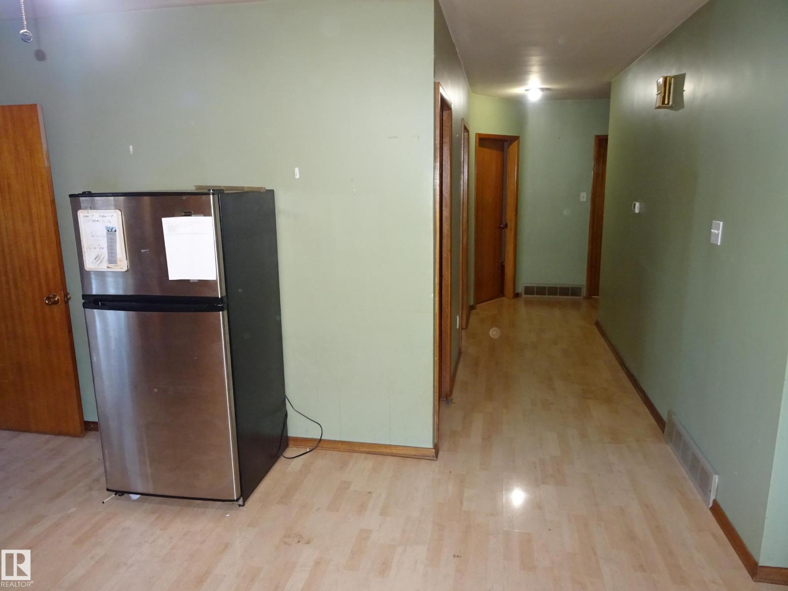 5036 52 St Property Photo 8