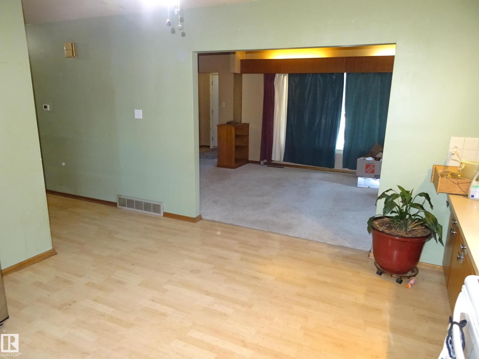 5036 52 St Property Photo 9