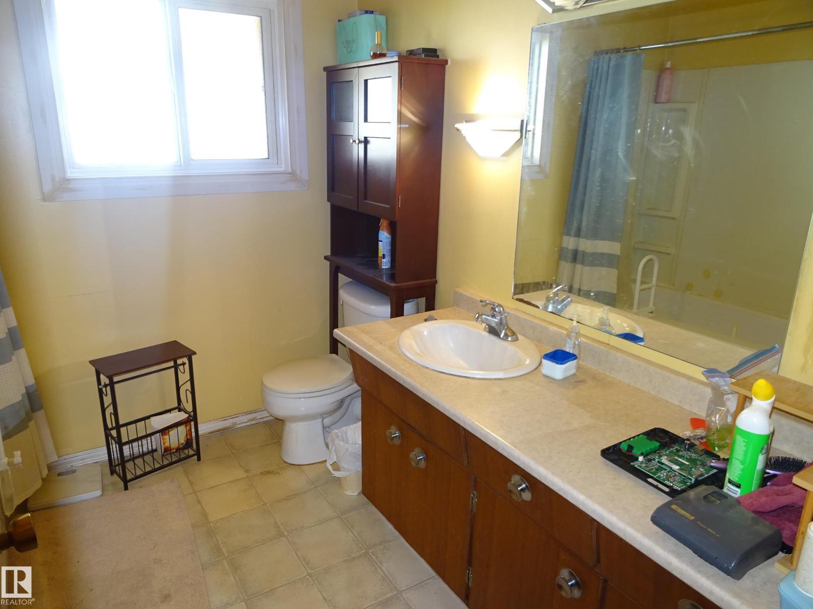 5036 52 St Property Photo 11